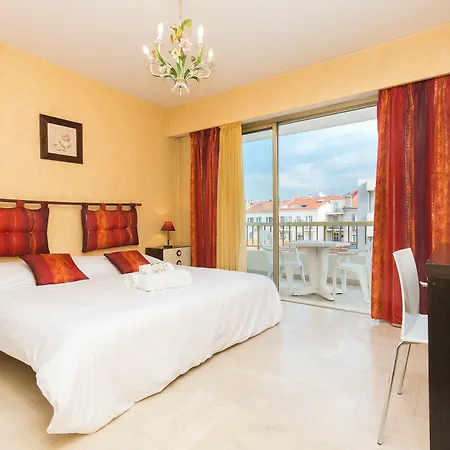Palais Royal Yourhosthelper * Cannes