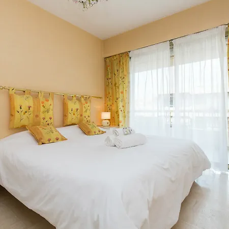 Apartment Palais Royal Yourhosthelper